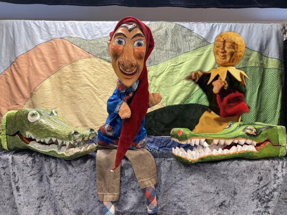 Bühne frei für Kasperl und Truffaldino: Beim Euregio-Kulturdonnerstag am 14. September wird das Puppentheater für Kinder "Krokodile im Molvenosee" im Waaghaus in Bozen, Sitz der Euregio, uraufgeführt. (Foto: Euregio)
