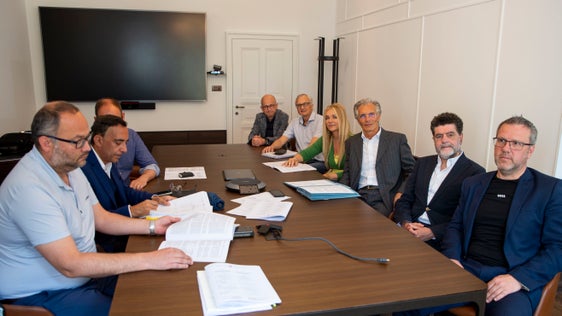 Dopo la firma della bozza a maggio (nella foto), il contratto collettivo per i dirigenti pubblici è stato definitivamente firmato oggi, 24 agosto, dai sindacati e dall'Agenzia provinciale per le relazioni sindacali. (Foto: ASP/F. Brucculeri)