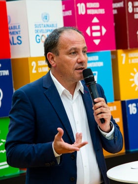 Die Ankurbelung der Errichtung von Photovoltaikanlagen ist ein Steckenpferd von Landesrat Vettorato - in der Pressekonferenz stellte er Zahlen dazu vor. (Foto: LPA/Fabio Brucculeri)