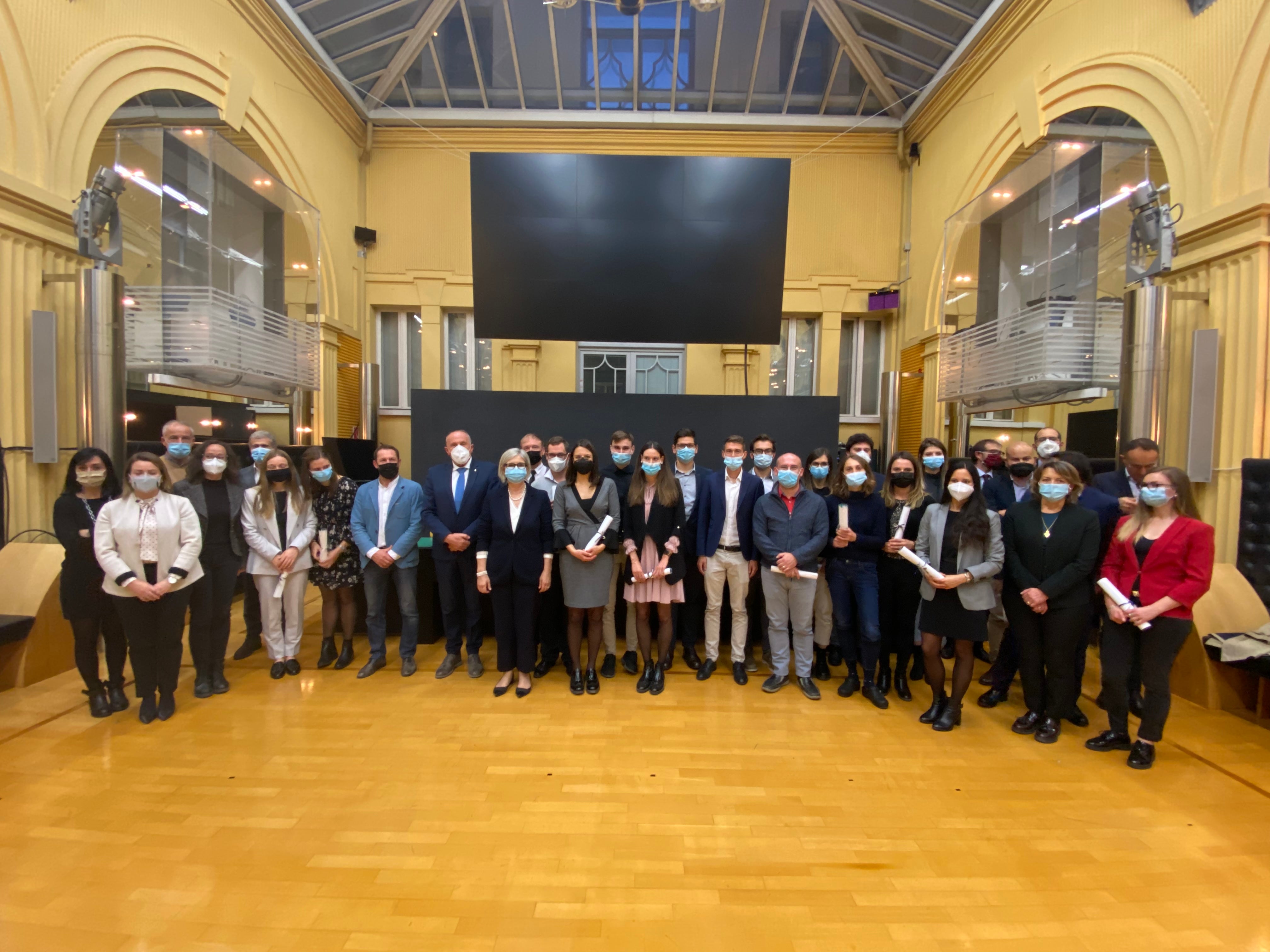 Foto di gruppo al termine della cerimonia (Foto: ASP)