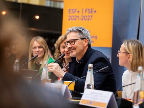Landeshauptmann Arno Kompatscher verwies auf das Programm des ESF+, das mit seinen 188 Millionen Euro eine wichtige Ressource für Südtirol darstelle. (Foto: LPA/Fabio Brucculeri)
