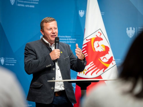 Der Obmann des Südtiroler Bauernbundes Daniel Gasser wies auf die Zusammenarbeit zwischen Jägern und Landwirten hin. (Foto: LPA/Fabio Brucculeri)