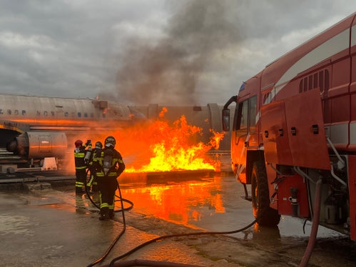 Anche la simulazione di un incendio in aeroporto ha fatto parte del programma di formazione appena concluso. (Foto: ASP/Corpo permanente Vigili del Fuoco di Bolzano)