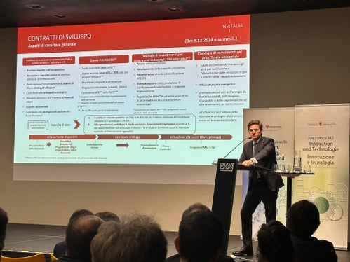 Stefano Piccaluga, direttore dell’area “Finanza e grandi investimenti” di Iinvitalia, ha illustrato come Invitalia sostenga la crescita economica del Paese attraverso finanziamenti e incentivi alle imprese, facendo conoscere da vicino il supporto che  può dare al nostro territorio. (Foto: USP/Ripartizione provinciale Innovazione, Ricerca, Università e Musei)