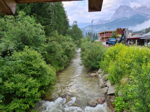 Vorher: Der Mittellauf des Sextnerbachs in Sexten-Moos vor Beginn der Arbeiten im Juli dieses Jahres. (Foto: LPA/Landesamt für Wildbach- und Lawinenverbauung Ost in der Agentur für Bevölkerungsschutz)