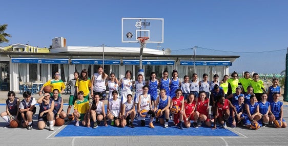 Gruppenfoto beim Basketballturnier in Roseto degli Abruzzi (Foto: LPA)