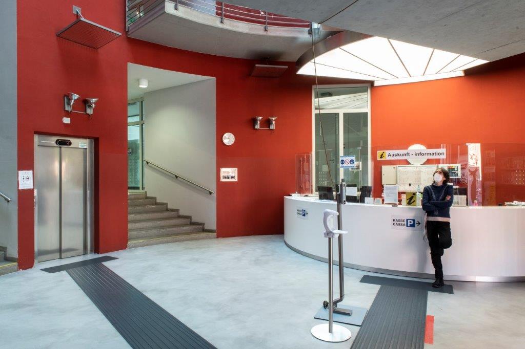 Wie die Green-Pass-Pflicht in der Landesverwaltung umgesetzt und überwacht wird, hat Generaldirektor Steiner in Anlehnung an die staatlichen Vorgaben in einem Rundschreiben festgelegt.&nbsp;(Foto: LPA/Corrà)