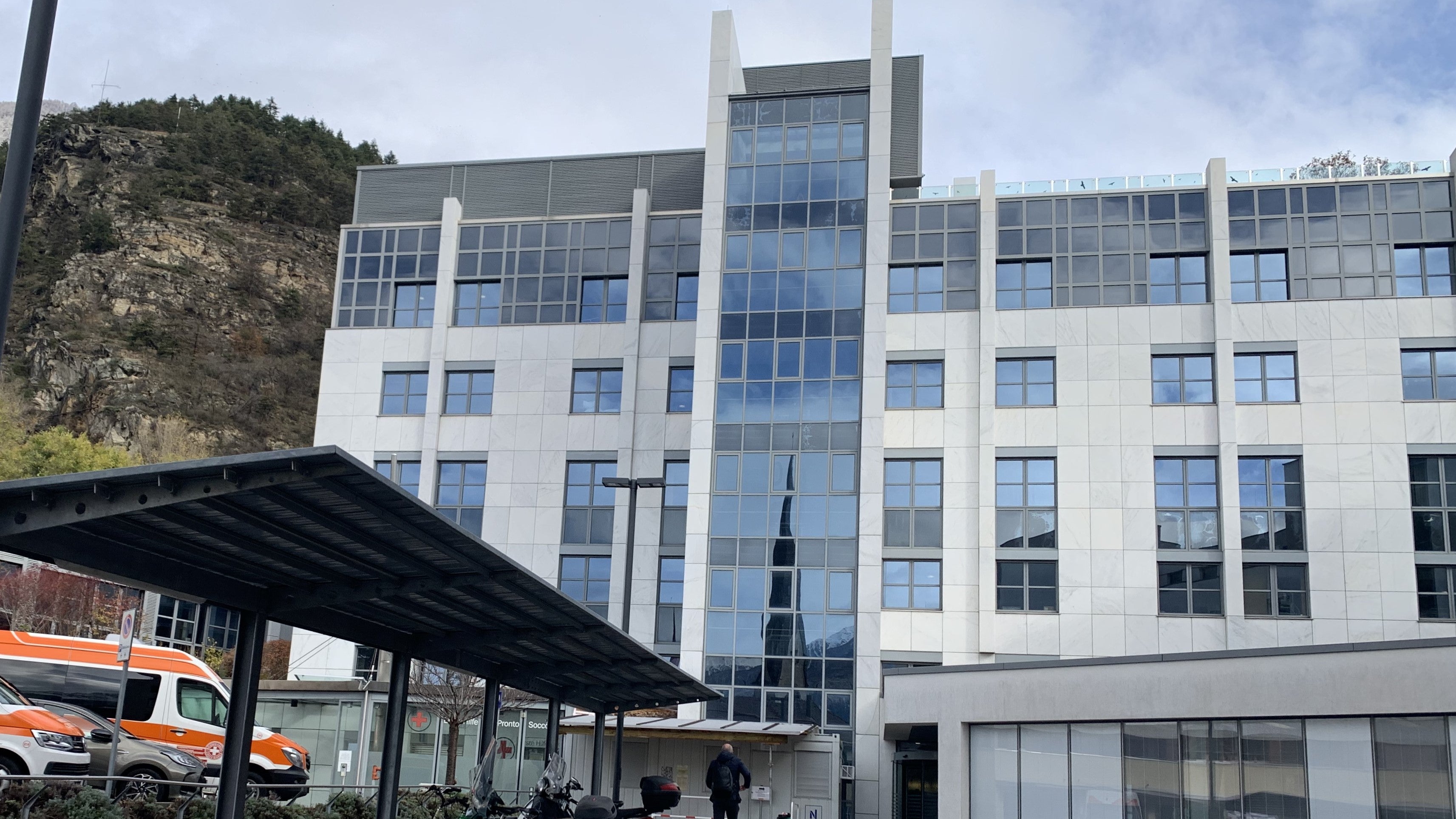 Das Krankenhaus Schlanders ist Bezugspunkt für die Gesundheitsversorgung im Vinschgau und soll es auch bleiben. (Foto: LPA)