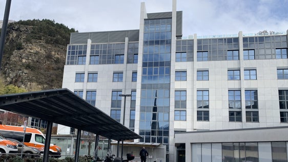 Das Krankenhaus Schlanders ist Bezugspunkt für die Gesundheitsversorgung im Vinschgau und soll es auch bleiben. (Foto: LPA)