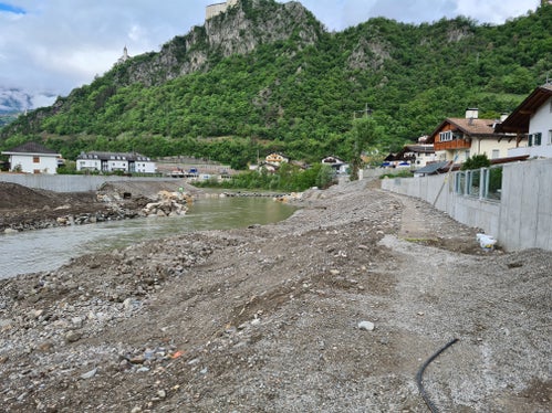 Verstärkter Hochwasserschutz für Klausen durch die neuen Ufermauern am Eisack (Foto: LPA/Landesamt für Wildbach- und Lawinenverbauung Nord in der Agentur für Bevölkerungsschutz)