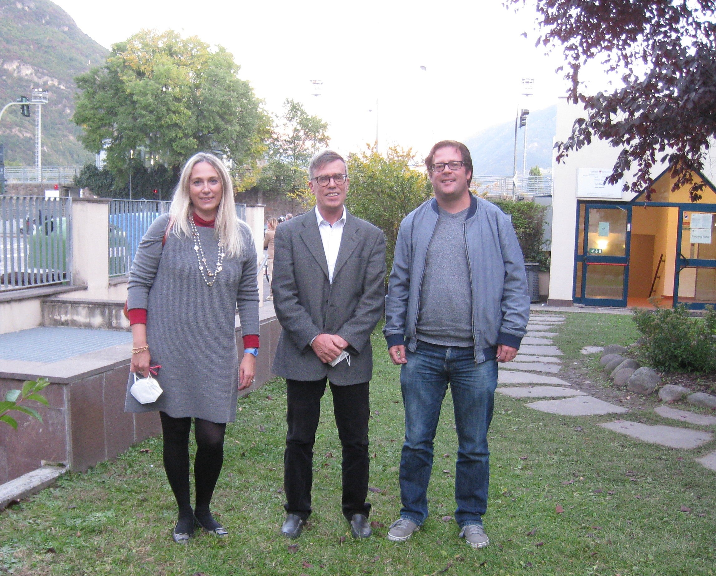 la Presidenza del nuovo Consiglio scolastico provinciale (da sin. a dx. :) Chiara Nocentini (vicepresidente, rappresentante del gruppo di lingua italiana), Christoph Buratti (presidente, rappresentante del gruppo di lingua tedesca) e Ivan Sennoner (vicepresidente, rappresentante del il gruppo linguistico ladino). (Foto: ASP/Carla Pedevilla) 