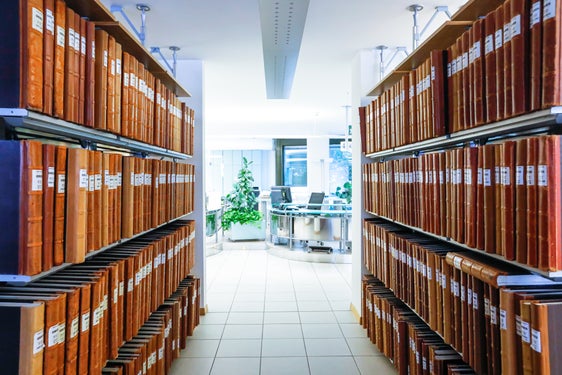 Noch bis 5. Dezember 2022 ist es möglich, sich in den Befähigungslehrgang für Grundbuchsführerinnen und -führer der Landesabteilung Grundbuch und Kataster einzuschreiben. (Foto: LPA/Oskar Verant)