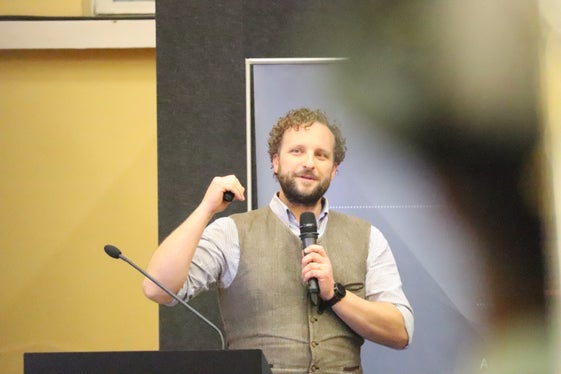 Will ich ein guter Jäger sein?: Dieser Frage ging Gastredner Dominik Dachs in seinen Ausführungen nach. (Foto: LPA/Maja Clara)