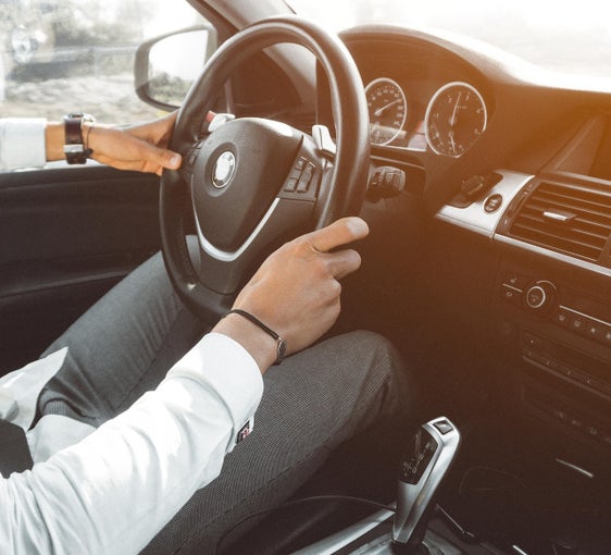 Wer nicht die Möglichkeit hat, ein öffentliches Verkehrsmittel für den Weg zur Arbeit zu nutzen, bzw. das deutlich erschwert ist, hat Anrecht auf einen Pendlerbeitrag und kann ein enstsprechendes Gesuch stellen. (Foto: pexels. Das Foto darf nur im Zusammenhang mit dieser Pressemitteilung verwendet werden.)