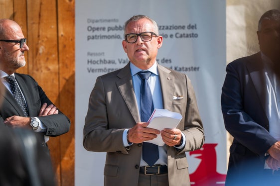 Unser Ziel ist es, den Kapuzinerpark der Stadt Bozen zurückzugeben und ihn in einen sicheren, gepflegten, lebendigen und für alle wirklich nutzbaren Ort zu verwandeln, betont Landesrat Christian Bianchi.  (Foto: LPA/Greta Stuefer)