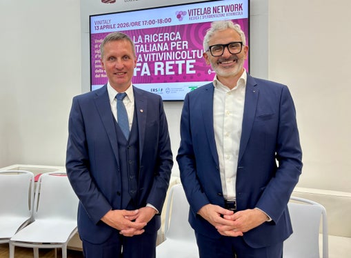 Lnadwirtschaftslandesrat Luis Walcher (links) und der Direktor des Versuchszentrums Laimburg Michael Oberhuber (Foto: LPA/Ressort Landwirtschaft, Forstwirtschaft und Tourismus/sp)