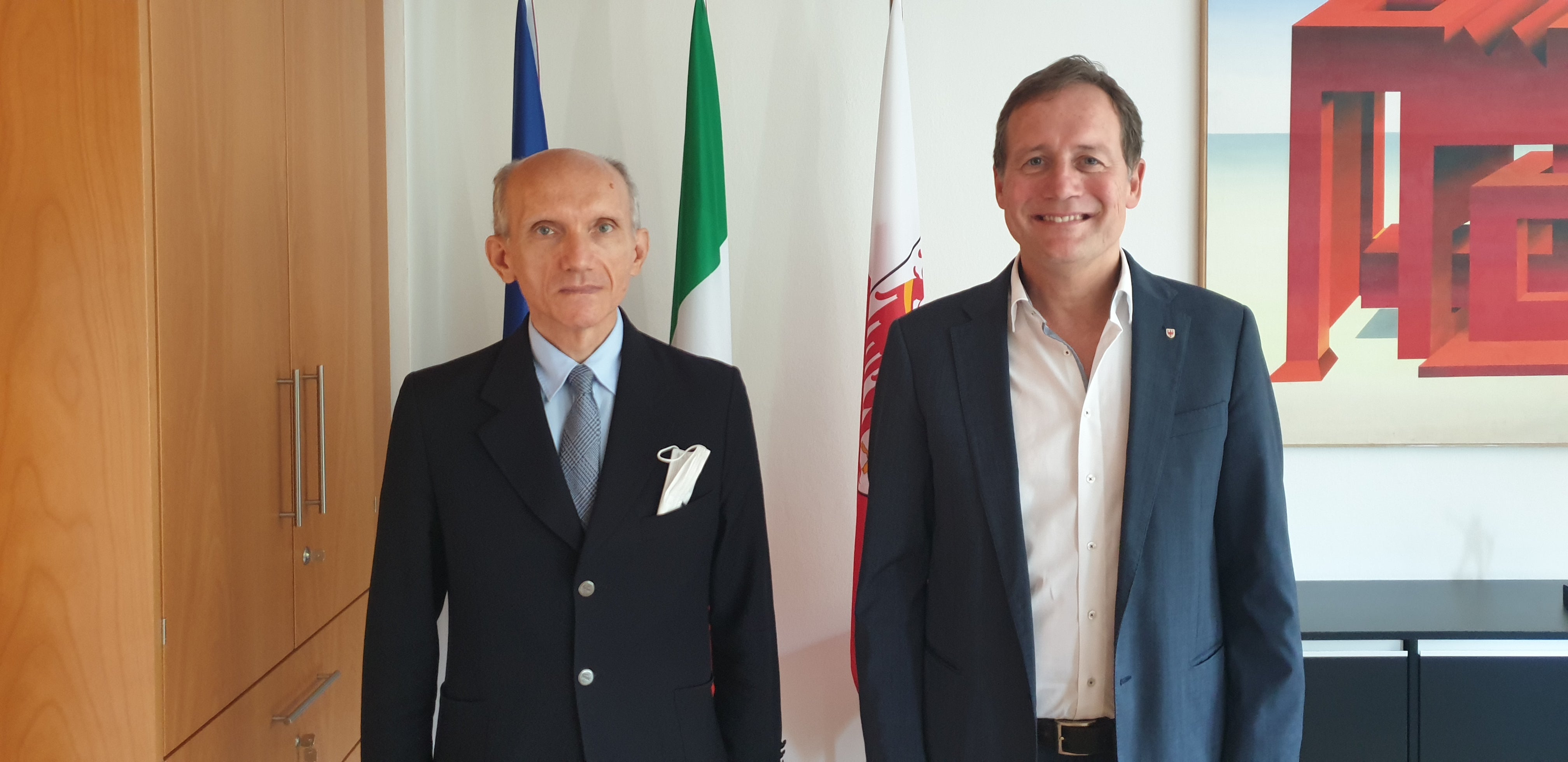 Generalkonsul Shtodin und LR Bessone wollen Zarenbrunn weiter stärken: Begegnungsort der russischen Gemeinschaft und Verbindung zwischen Südtirol und Russland. (Foto: LPA/Anna Pitarelli)