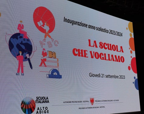 Stamane (21 settembre) a Bolzano, al Palasport di via Resia, è stato inaugurato l’anno scolastico 2023/24 della scuola in lingua italiana alla presenza dei vertici dell’istituzione scolastica  (Foto: ASP/Gianluca Crocco)