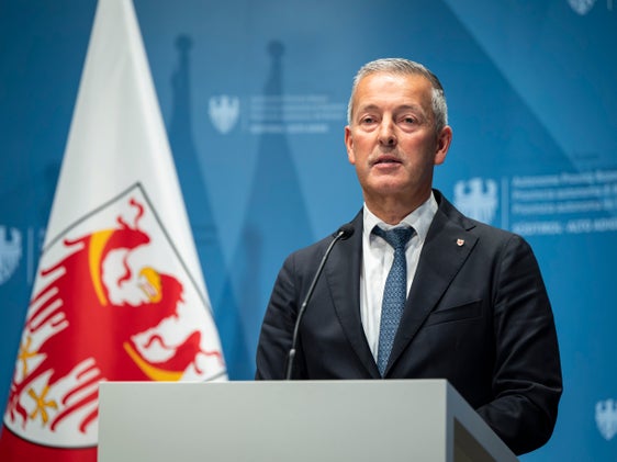 „Ziel ist es, auch für die kommenden drei Jahre Anreize für die Eigentümer und Eigentümerinnen zu schaffen, in die Energieeffizienz von Gebäuden zu investieren und die Dekarbonisierung ihrer Energieversorgung voranzutreiben“, betonte der Landesrat für Umwelt-, Natur-, Klimaschutz, Raumentwicklung und Energie Peter Brunner in der Pressekonferenz nach der Landesregierungssitzung. (Foto: LPA/Fabio Brucculeri)