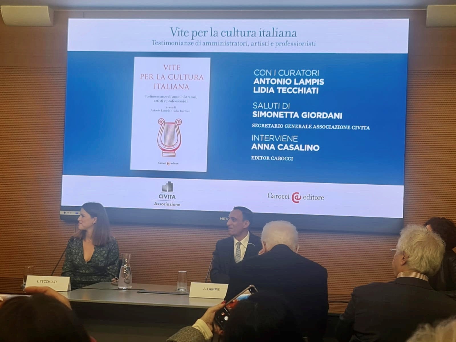 Presentazione romana all'associazione Civita in piazza Venezia, il 15 novembre, del libro Vite per la cultura italiana curato dal direttore del Dipartimento cultura italiana, ambiente e energia Antonio Lampis e da Lidia Tecchiati (Foto: ASP/Dipartimento cultura italiana, ambiente e energia)