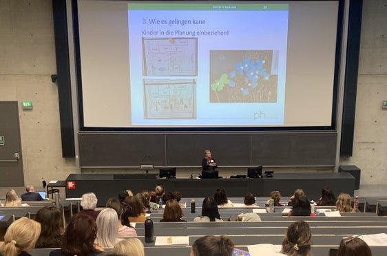 Die Veranstaltung setzte sich mit mathematischer und naturwissenschaftlicher Bildung von Kindern im Alter von 3 bis 11 Jahren und deren anschaulichen Vermittlung auseinander. (Foto: LPA/Pädagogische Abteilung/Amt für Didaktik/Silvia Degasperi)