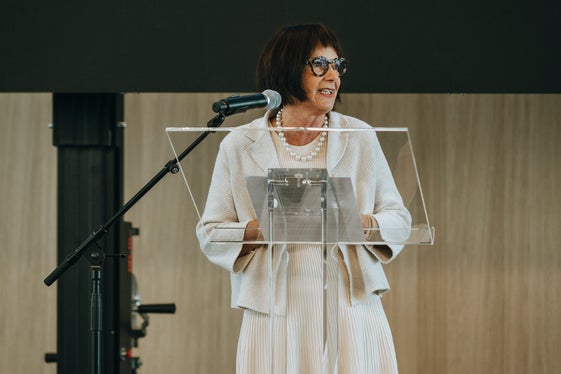Nel suo discorso di benvenuto, la presidente del NOI, Helga Thaler Ausserhofer, ha parlato di una pietra miliare per il NOI Techpark (Foto: NOI Techpark/Daniele Fiorentino)