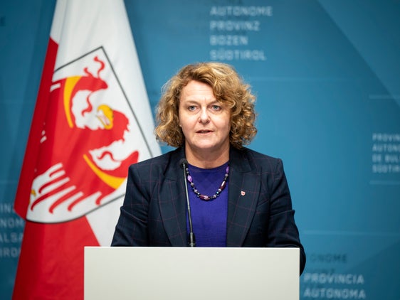 La Giunta provinciale ha modificato il sistema tariffario per i servizi di assistenza domiciliare e e le residenze per anziani. L'assessora Rosmarie Pamer ha introdotto e presentato in conferenza stampa le relative deliberazioni (Foto: USP/Fabio Brucculeri)