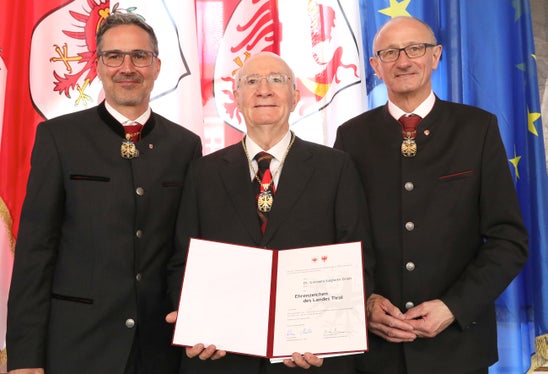 Giovanni Salghetti Drioli (Mitte) mit Landeshauptleuten Arno Kompatscher (l.) und Anton Mattle (Foto: Land Tirol/Frischauf Bild) 