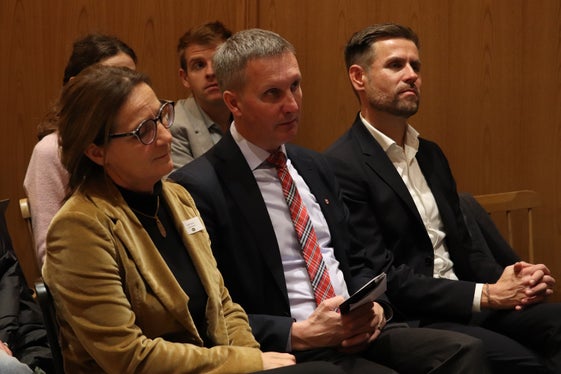 Bei der Vorstellung des neuen Beratungsangebots Erfolgreich regional: HGV-Vizepräsidentin Judith Rainer, der für die Bereiche Landwirtschaft und Tourismus zuständige Landesrat Luis Walcher, IDM-Marketingdirektor Wolfgang Töchterle. (Foto: LPA/Maja Clara)