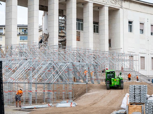 Proseguono secondo il programma gli interventi di messa in sicurezza del Palazzo di Giustizia di Bolzano. Montati i ponteggi e installati i sensori per permettere l'avvio del trasloco degli uffici della Procura nello stabile di via Renon 13, è prossimo anche il trasferimento dell'Ufficio appartenenza linguistica nel palazzo provinciale di piazza Ambrosoli. (Foto: USP/Fabio Brucculeri)