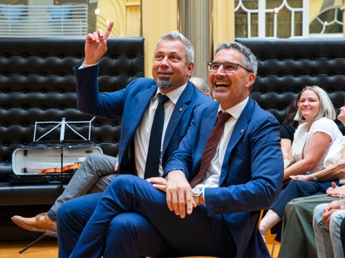 In questi giorni il governatore Kompatscher e il direttore generale Steiner hanno salutato 419 dipendenti provinciali in pensione (Foto: LPA/Fabio Brucculeri)