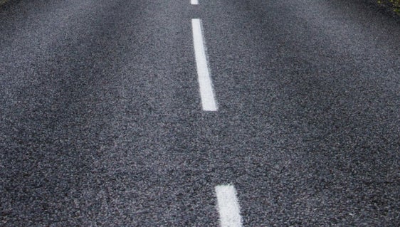 Mauls soll mit einer langen neuen Straße am Eisack umfahren werden. Die Landesregierung hat die technsichen Eigenschaften für die Umfahrung festgelegt. (Foto: Pexels/Pixabay)