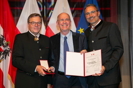 Medaglia del merito anche per Hansjörg Viertler (Dobbiaco) (Foto: Land Tirol/DieFotografen)