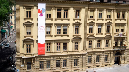 Am 14. Juni tagen der Vorstand und die Versammlung der Europaregion Tirol-Südtirol-Trentino erstmals unter dem zweijährigen Vorsitz des Landes Südtirol (im Bild sichtbar am Landhaus 1 in Bozen). (Foto: LPA/Fabio Brucculeri)
