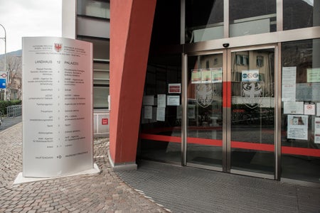 Im Landhaus 12 am Bozner Boden haben sowohl das Ressort der Landesrätin Rosmarie Pamer sowie jenes von Landesrat Hubert Messner ihren Sitz. Dort werden mit 1. Mai auch die neuen Ressortleitenden Michela Morandini und Michael Mayr ihre Büros beziehen. (Foto: LPA/Ivo Corrà)