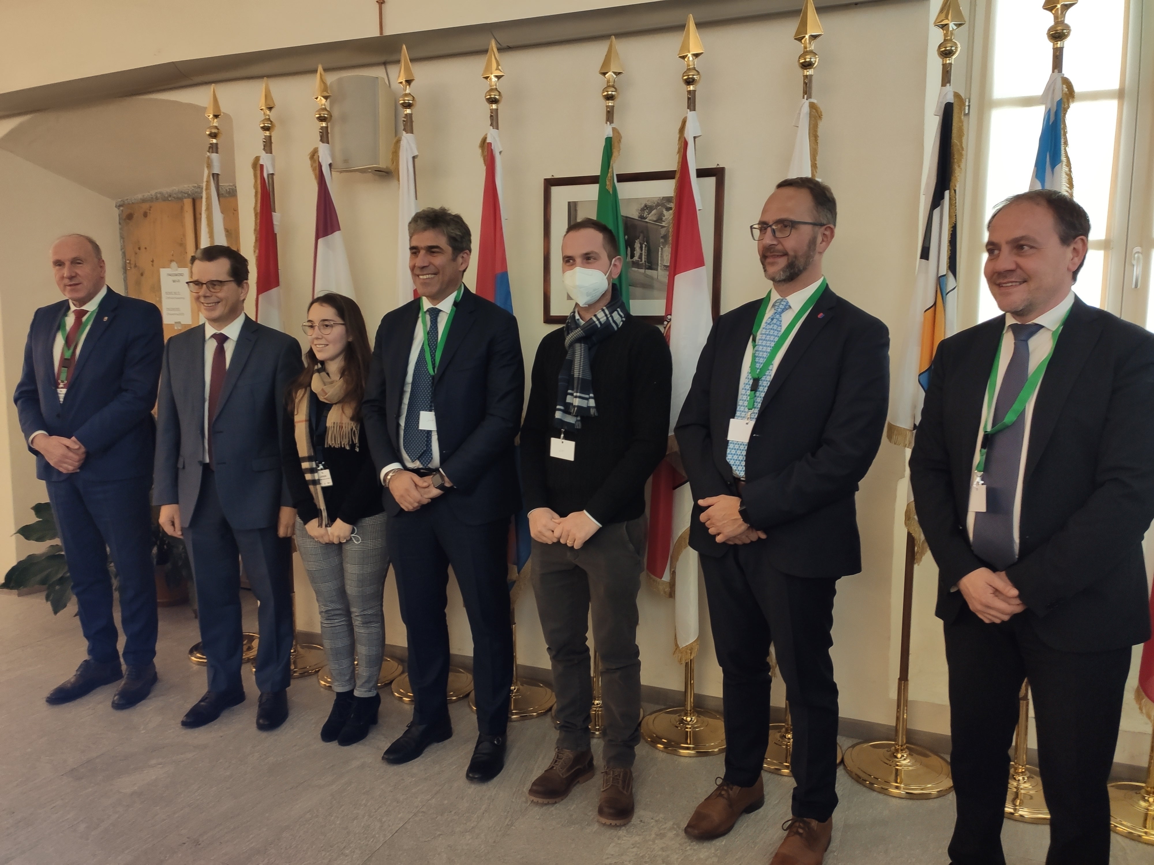 Il vicepresidente  Vettorato (primo a dx.) con i rappresentanti di governo dell'Alpe Arge presenti a Chiavenna (Foto. Regione Lombardia)