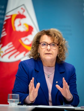 È fondamentale riconoscere l’importante ruolo del volontariato e conciliare famiglia, cura e lavoro, ha detto l'assessora Rosmarie Pamer (Foto: USP/Fabio Brucculeri)