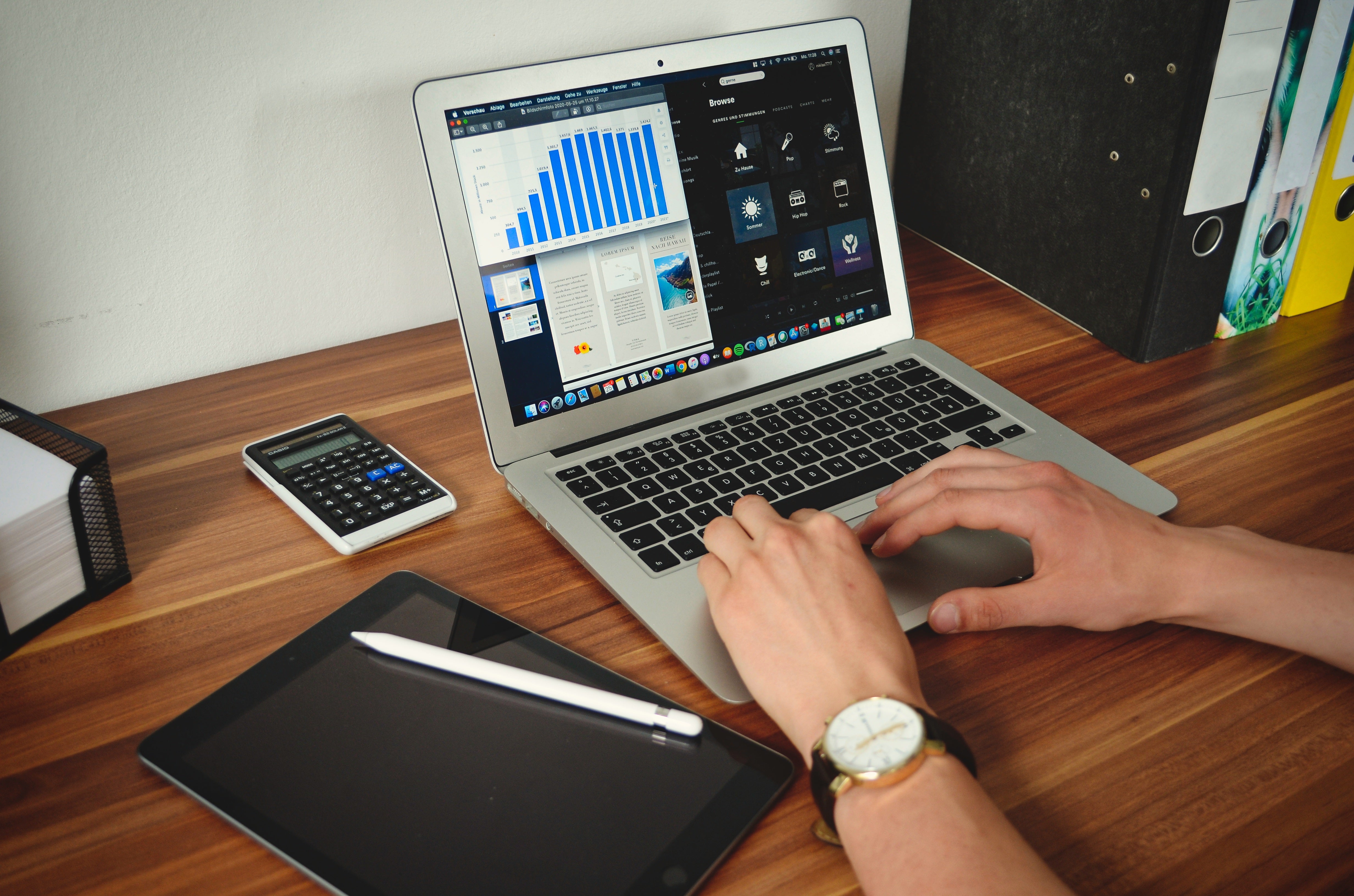 Der sogenannte IT-Bonus unterstützt rückwirkend das Bildungspersonal für in der Pandemie privat genutzte IT-Geräte und Software. (Foto: pixabay.com)  