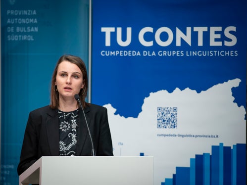 Karen Hackl, dell'Istituto provinciale di statistica (ASTAT) nel corso della conferenza stampa odierna (Foto: ASP/F. Brucculeri)