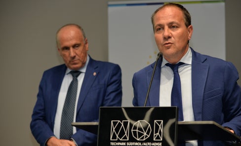 Die Landeshauptmannstellvertreter Giuliano Vettorato (r.) und Mario Tonina bei der Eröffnung der Eusalp-Energiekonferenz (Foto: Eusalp/Agentur für Energie Südtirol - KlimaHaus)