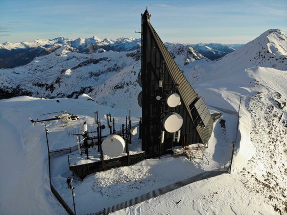 Mit über 120 Senderstandorten und mehr als 1.200 Sendegeräten sorgt die RAS für eine flächendeckende Hörfunk- und Fernsehversorgung in Südtirol. Im Bild: Die Hohe Scheibe. (Foto: RAS)