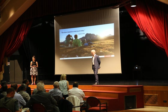 L'assessore Arnold Schuler nel corso del suo intervento (Foto: ASP//Iris Erspamer)