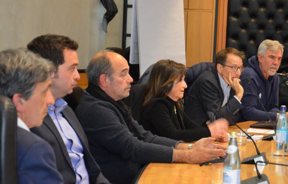 Die Gewerkschaftsvertreter für den Bereich Allgemeinmedizin (v.l.) Luigi Rubino, Fabio Salvio, Domenico Bossio, Susanna Hofmann, Klemens von Lutterotti, Gianni Pontarelli (Foto: LPA/Karin Leiter)