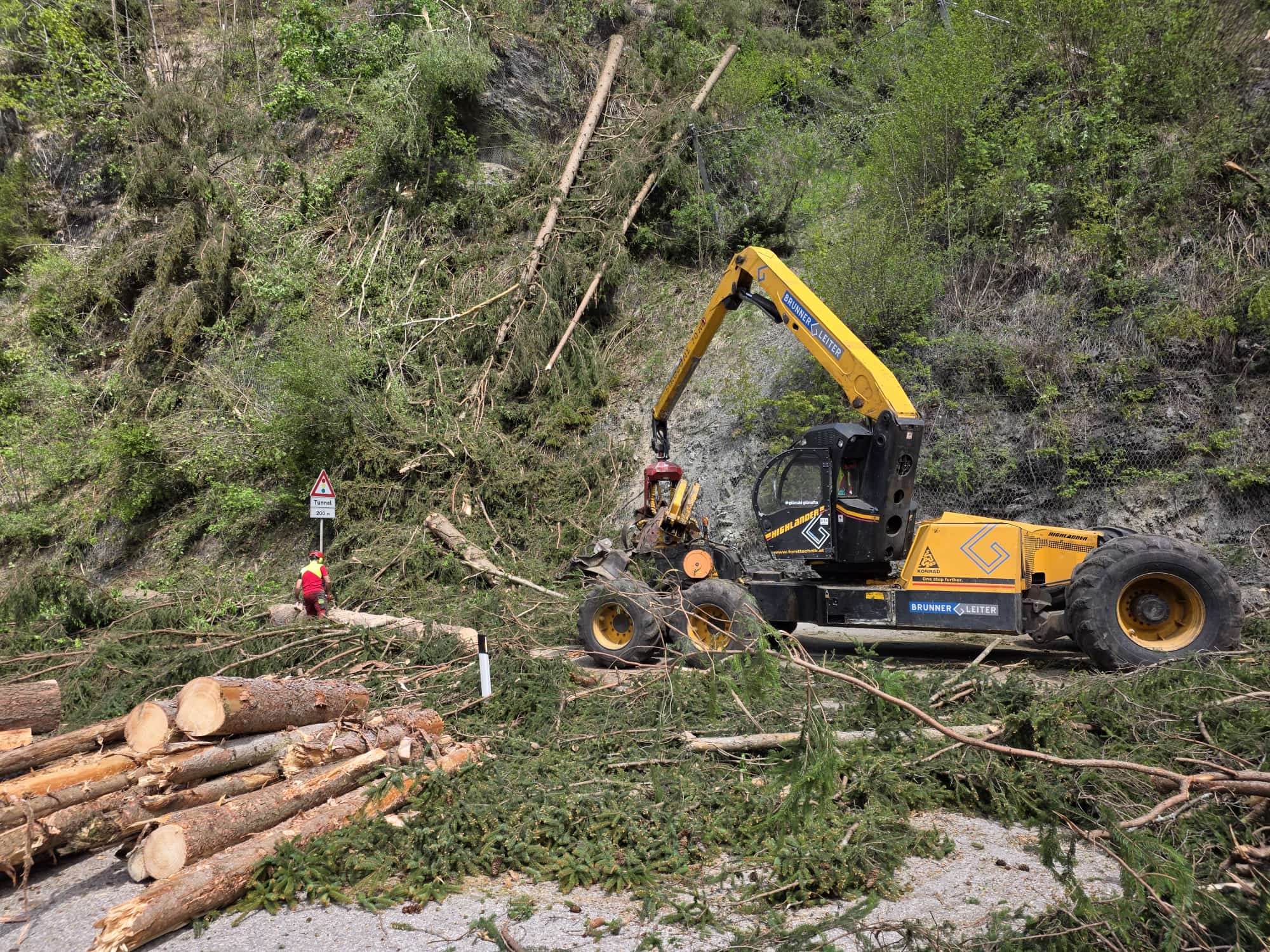 Die Gadertaler Staatsstraße SS 244 wird am 24. und 25. Oktober zwischen Zwischenwasser und Pikolein auf einem rund 500 Meter langen Abschnitt vollständig für den Verkehr gesperrt. (Foto: LPA/Ressort für Infrastrukturen und Mobilität)