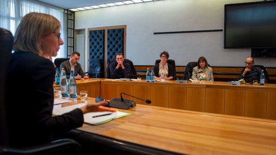 Siamo felici di ricevere suggerimenti e proposte costruttive, ha sottolineato l'assessora provinciale Magdalena Amhof ai rappresentanti delle confederazioni sindacali. (Foto: ASP/Fabio Brucculeri)