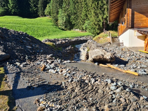 Der Kuglerquellbach in Breiteben in der Gemeinde Moos in Passeier hat weitläufig Wiesen übermurt. (Foto: LPA/Landesamt für Wildbach- und Lawinenverbauung West)