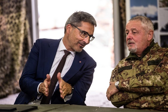 Il presidente Kompatscher a colloquio con il Capo di Stato Maggiore dell'Esercito Serino (Foto: ASP/Ivo Corrà)