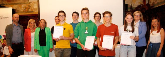 Erfolgreich am Regionalwettbewerb der Giochi della Chimica teilgenommen haben Lucas Del Fabbro, Realgymnasium Meran, Noah Knapp, Realgymnasium Bruneck , Samuel Eoban Auer, Realgymnasium Bruneck, Matthias Mair, Realgymnasium Bruneck, Lorenz Thomas Hosp, Realgymnasium Meran, Antonia Kofler, Realgymnasium Meran. Begleitet wurden sie von Koordinatorin Roswitha Maurer (2.v.l.) (Foto: LPA/Bildungsdirektion/Verena Hilber)