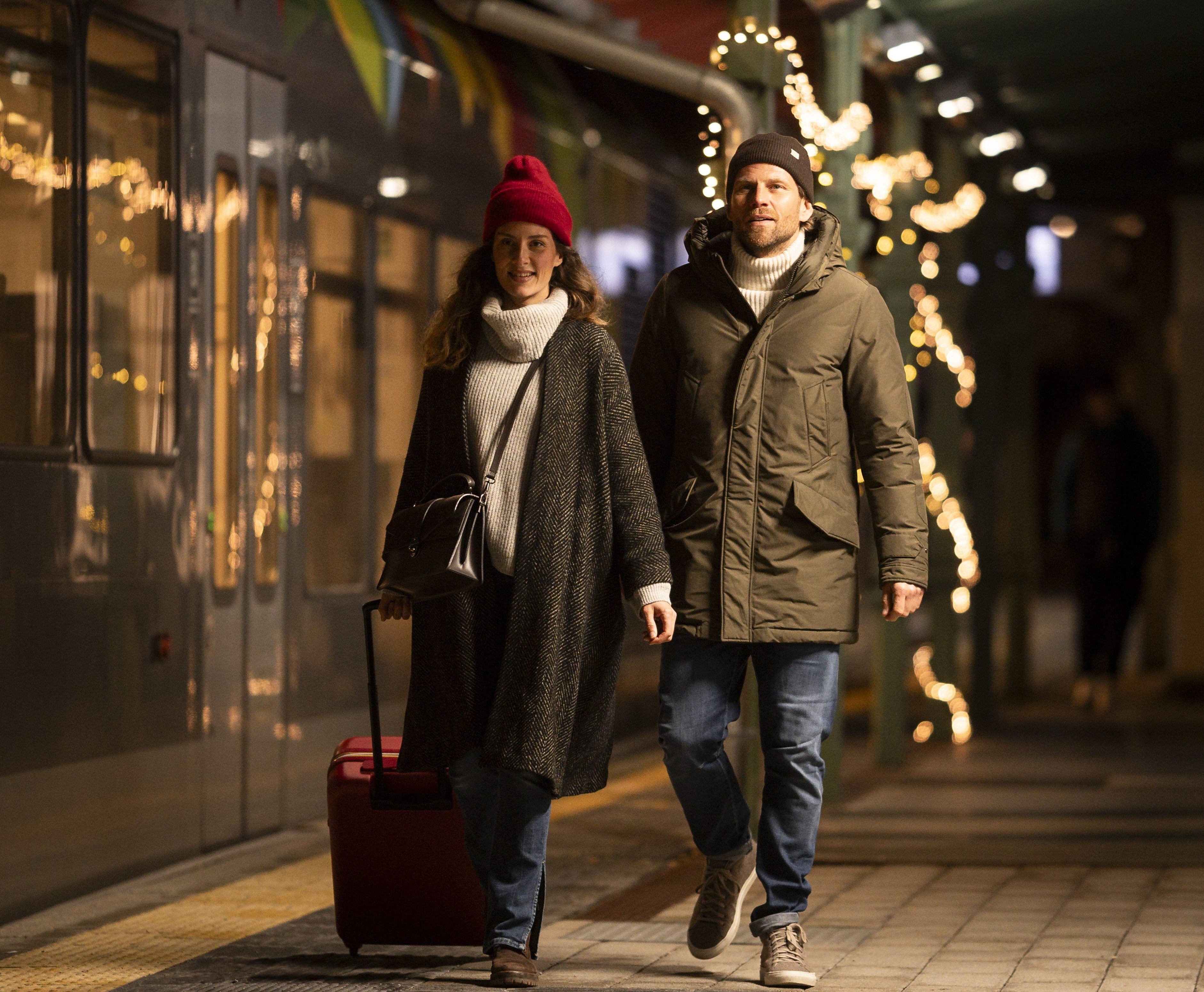 Weihnachten: Der Sonderzug zwischen Mailand und Bozen fährt diesen Advent vom 29. November bis 23. Dezember wieder an fast allen Wochenenden. (Foto: IDM Südtirol-Alto Adige/Patrick Schwienbacher)