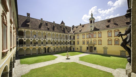 Im Kaisersaal der Bischöflichen Hofburg wird die Tagung des Südtiroler Landesarchivs in Kooperation mit dem Tiroler Geschichtsverein am 13. September um 19 Uhr eröffnet. (Foto: Hofburg)